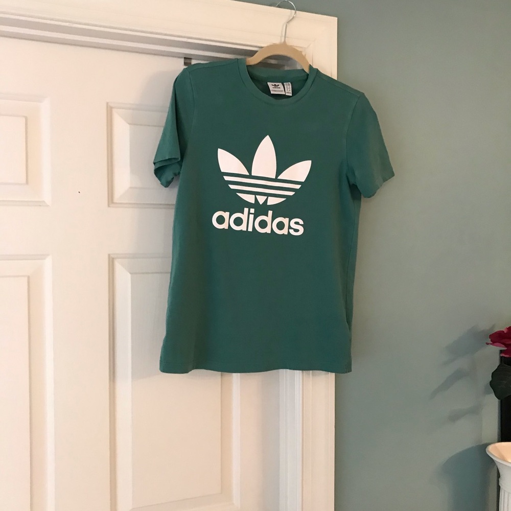 Addis’s T shirt women’s medium. Stretchy cotton.